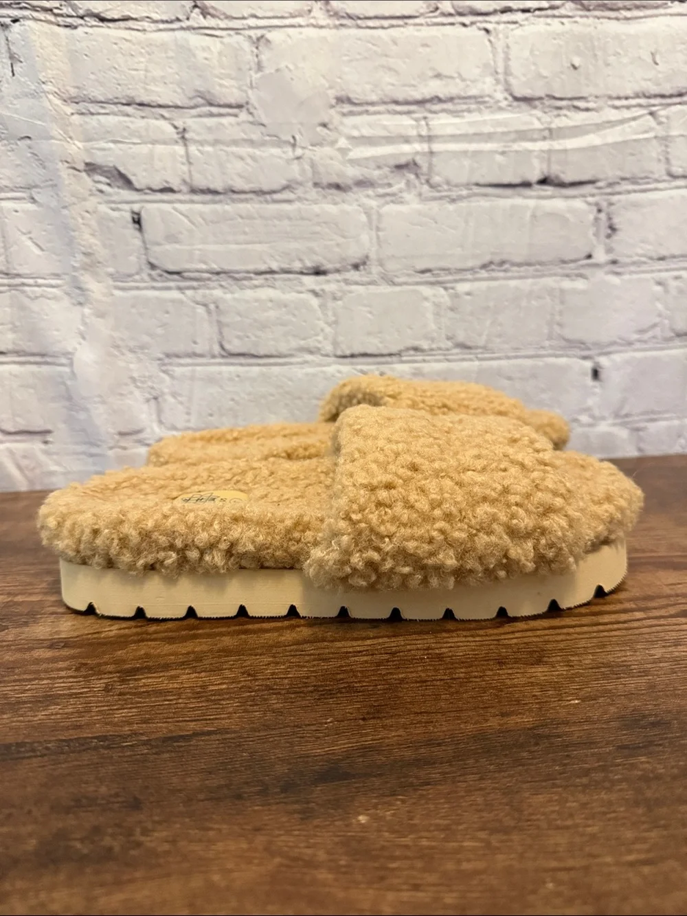 Serra Cozy Teddy Fleece Slide Slippers in Camel by